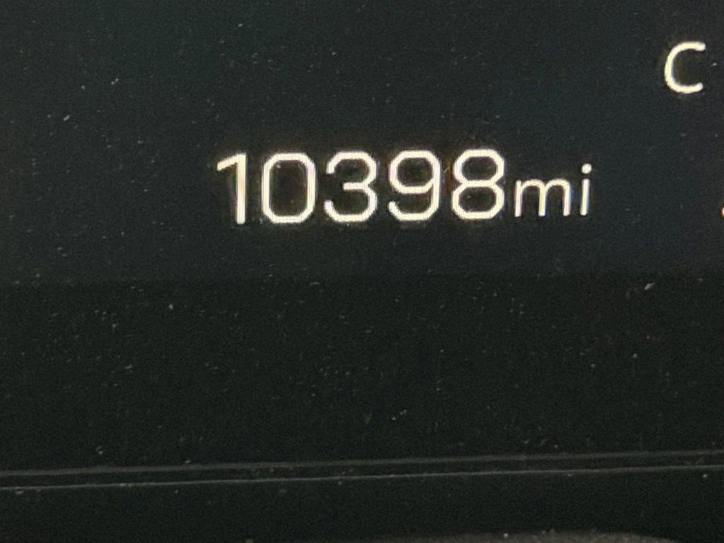 Used 2025 GMC Yukon XL Denali image 11