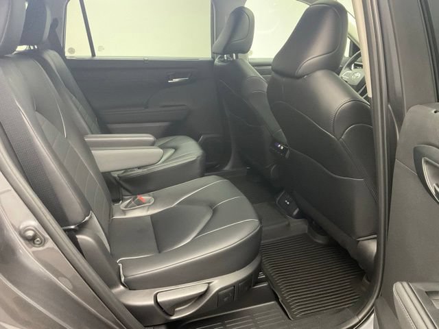 Used 2023 Toyota Highlander XLE AWD/4WD image 27