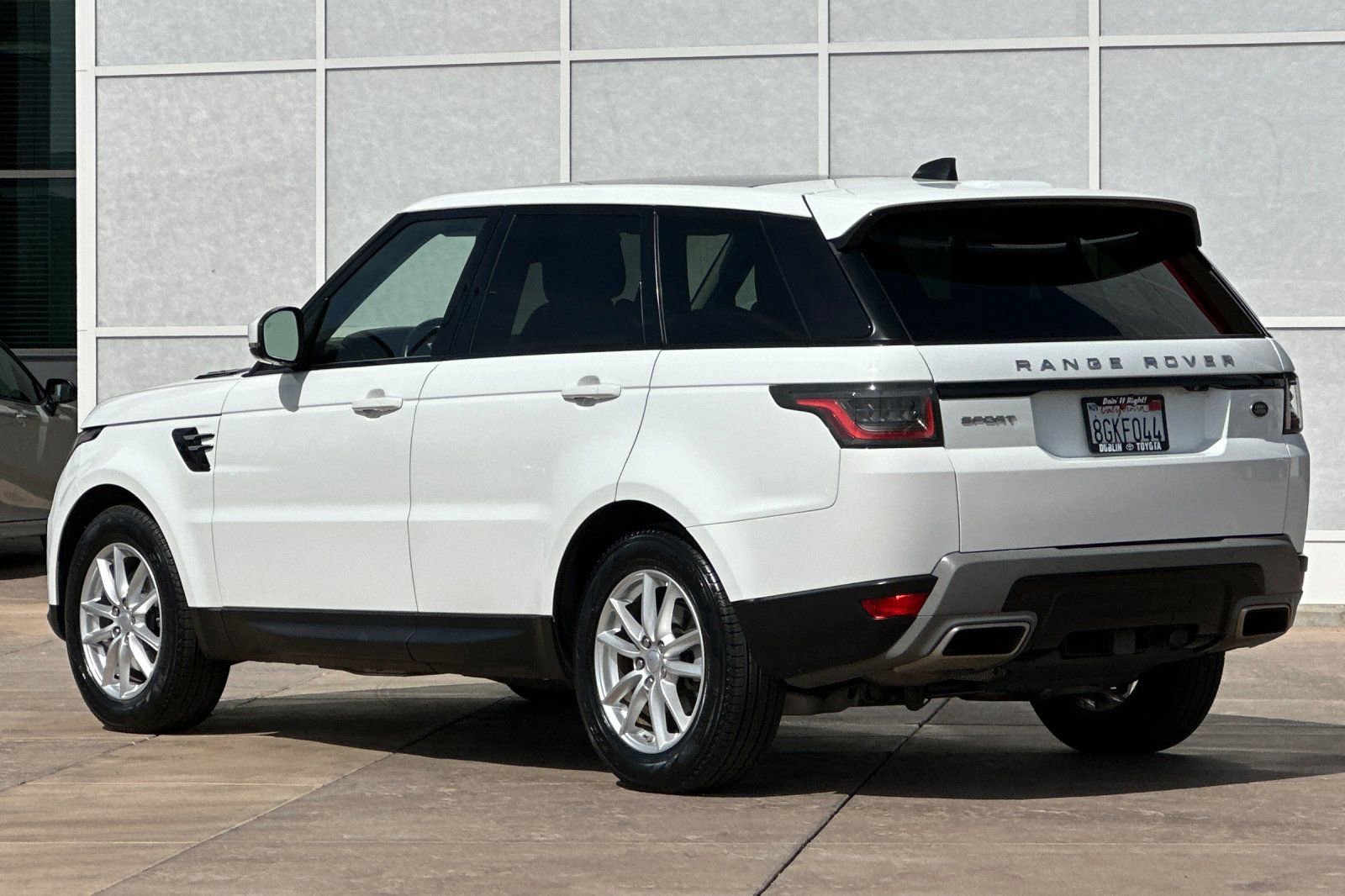 Used 2018 Land Rover Range Rover Sport SE image 6