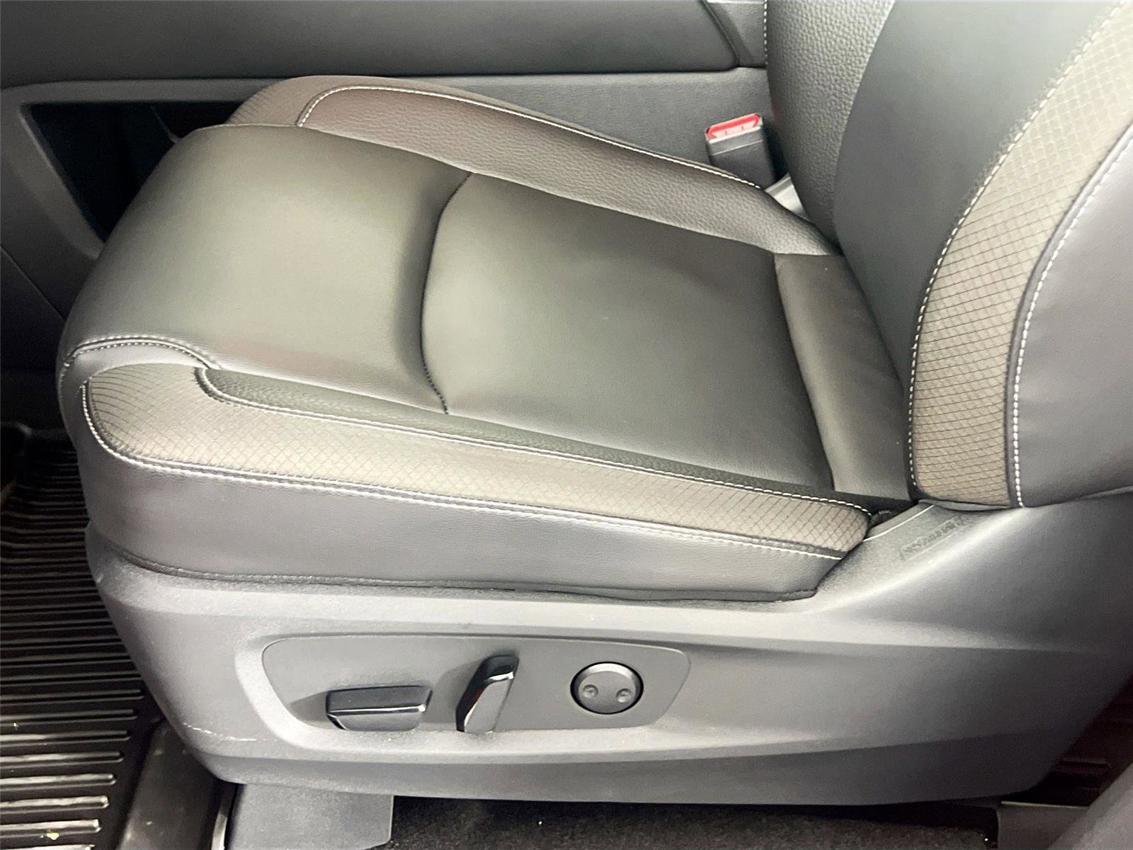 Used 2025 Nissan Pathfinder SL w/ SL Premium Package image 19