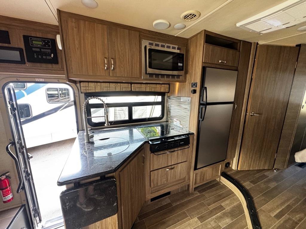 Used 2017 Ford E-450 and Econoline 450 Super Duty w/ Motorhome Prep Package RWD image 28