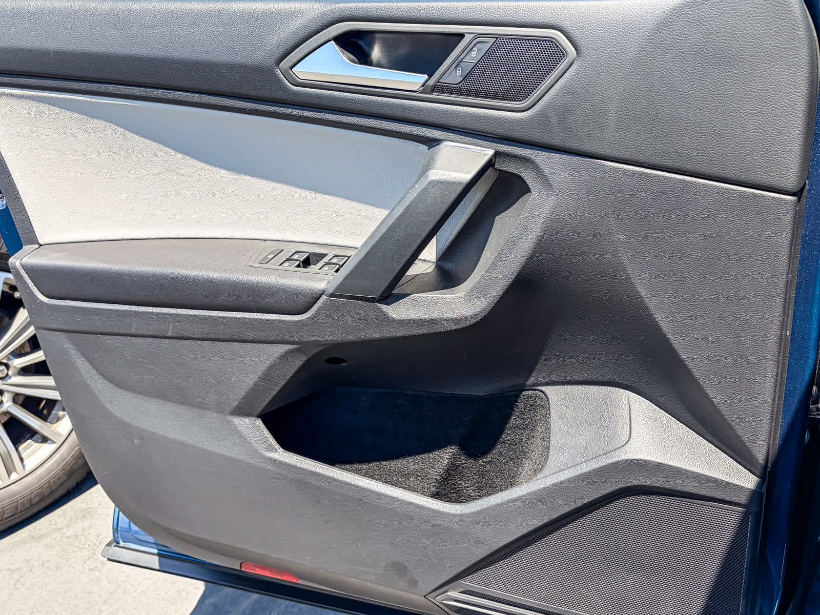 Used 2019 Volkswagen Tiguan SE FWD image 19