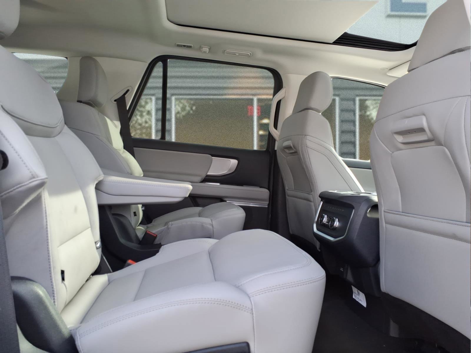 New 2026 Ford Expedition Active image 6