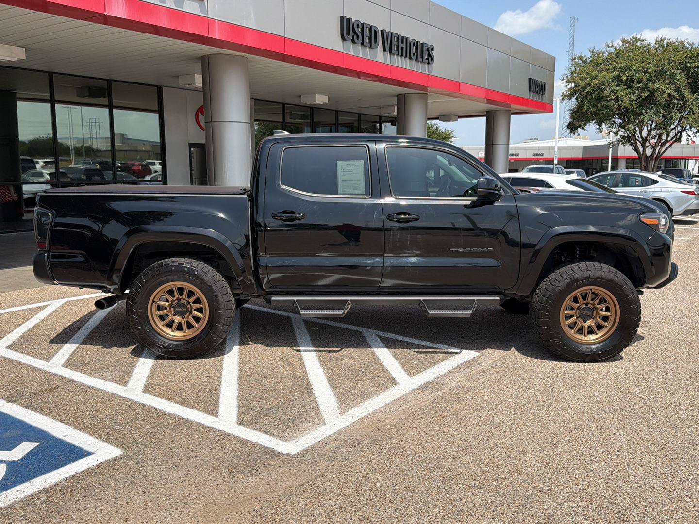 Used 2023 Toyota Tacoma SR5 RWD image 2