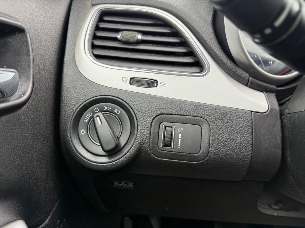 Used 2018 Dodge Journey SE image 12