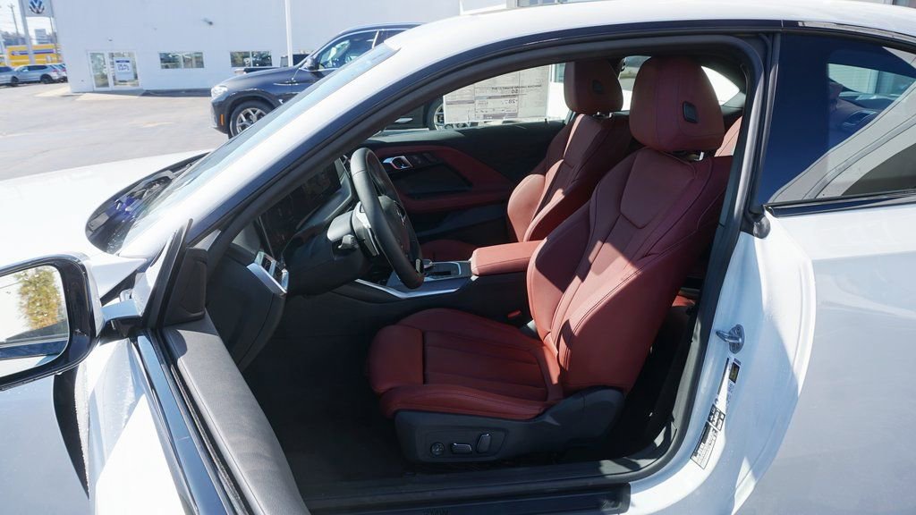 Used 2025 BMW 230i xDrive Coupe w/ Premium Package image 7