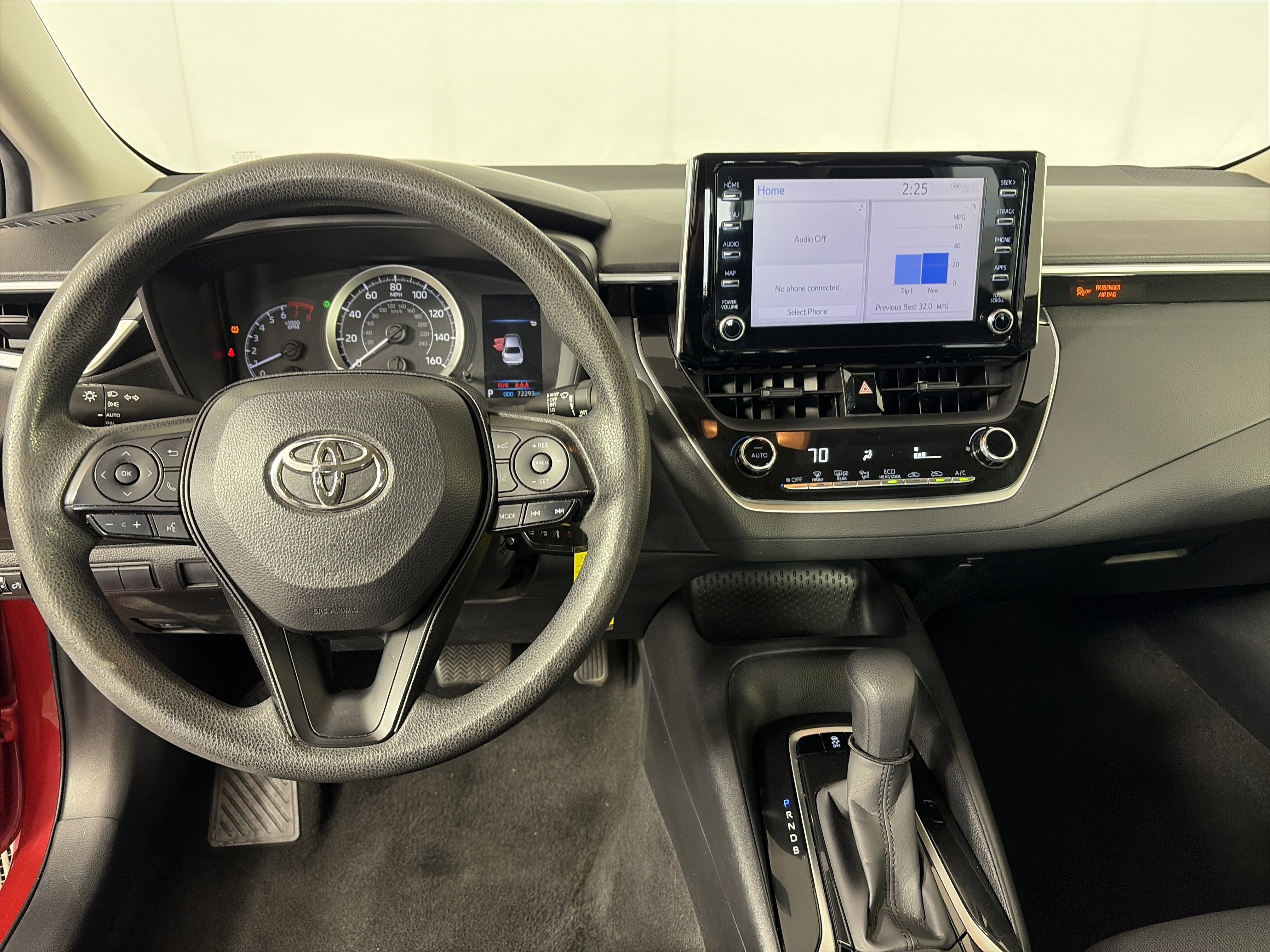 Used 2020 Toyota Corolla LE image 3