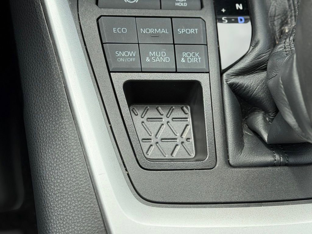 Certified 2023 Toyota RAV4 LE AWD/4WD image 18