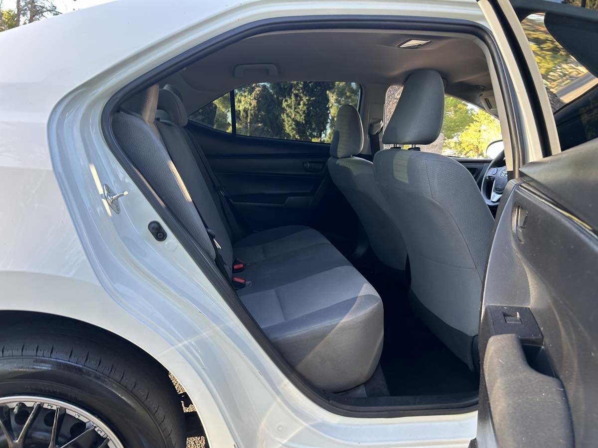 Used 2017 Toyota Corolla L w/ Carpet Mat Package (TMS) FWD image 21