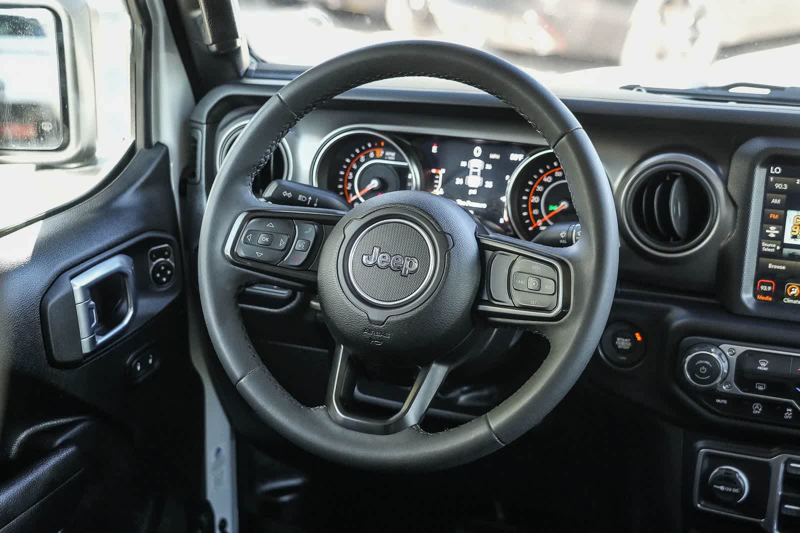 Used 2023 Jeep Gladiator Sport AWD/4WD image 15