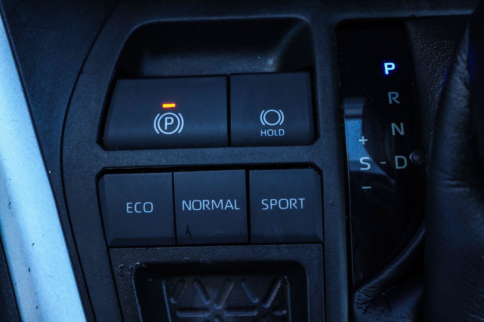 Used 2021 Toyota RAV4 XLE FWD image 12