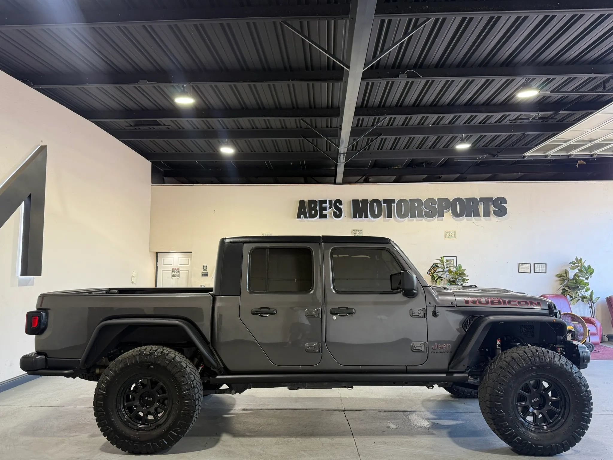 Used 2021 Jeep Gladiator Rubicon AWD/4WD image 7