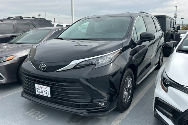 Certified 2026 Toyota Sienna XLE