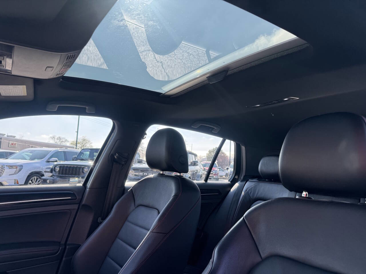 Used 2017 Volkswagen GTI SE image 8