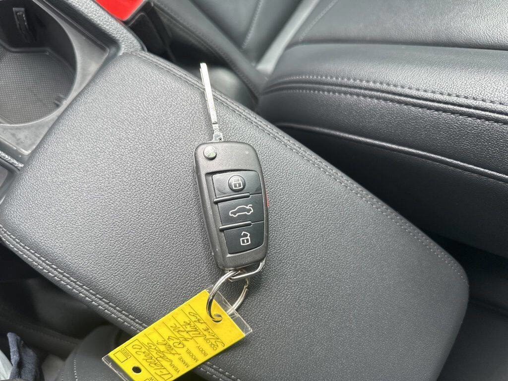Used 2025 Audi Q3 2.0T Premium image 38
