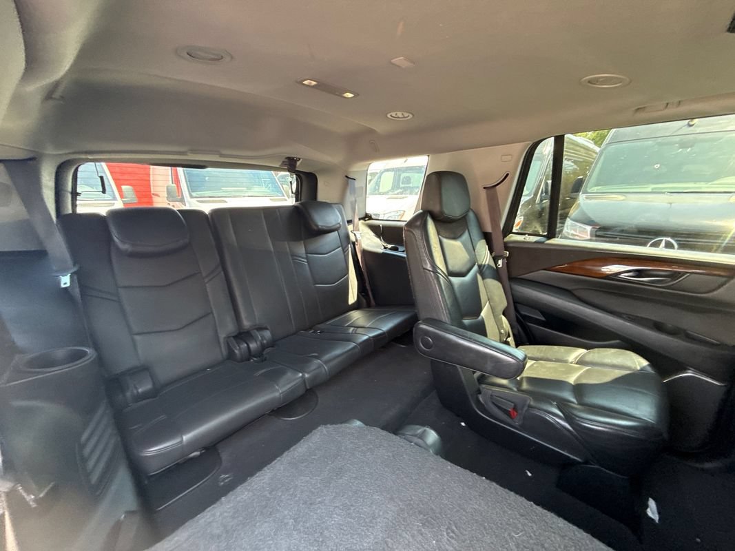Used 2015 Cadillac Escalade Luxury AWD/4WD image 25