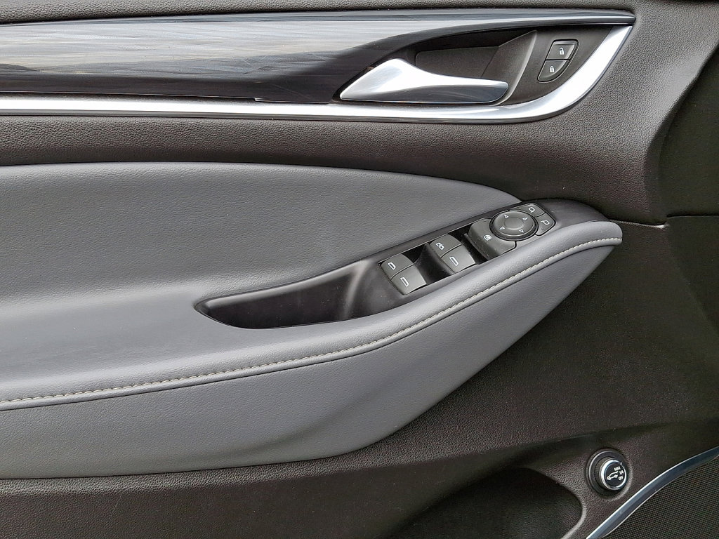 Used 2019 Buick Enclave Essence FWD image 20