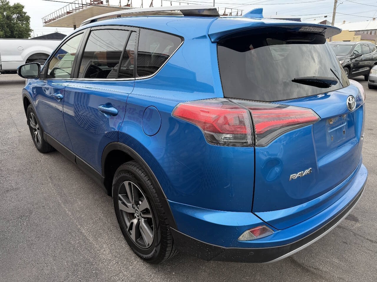 Used 2018 Toyota RAV4 XLE FWD image 8