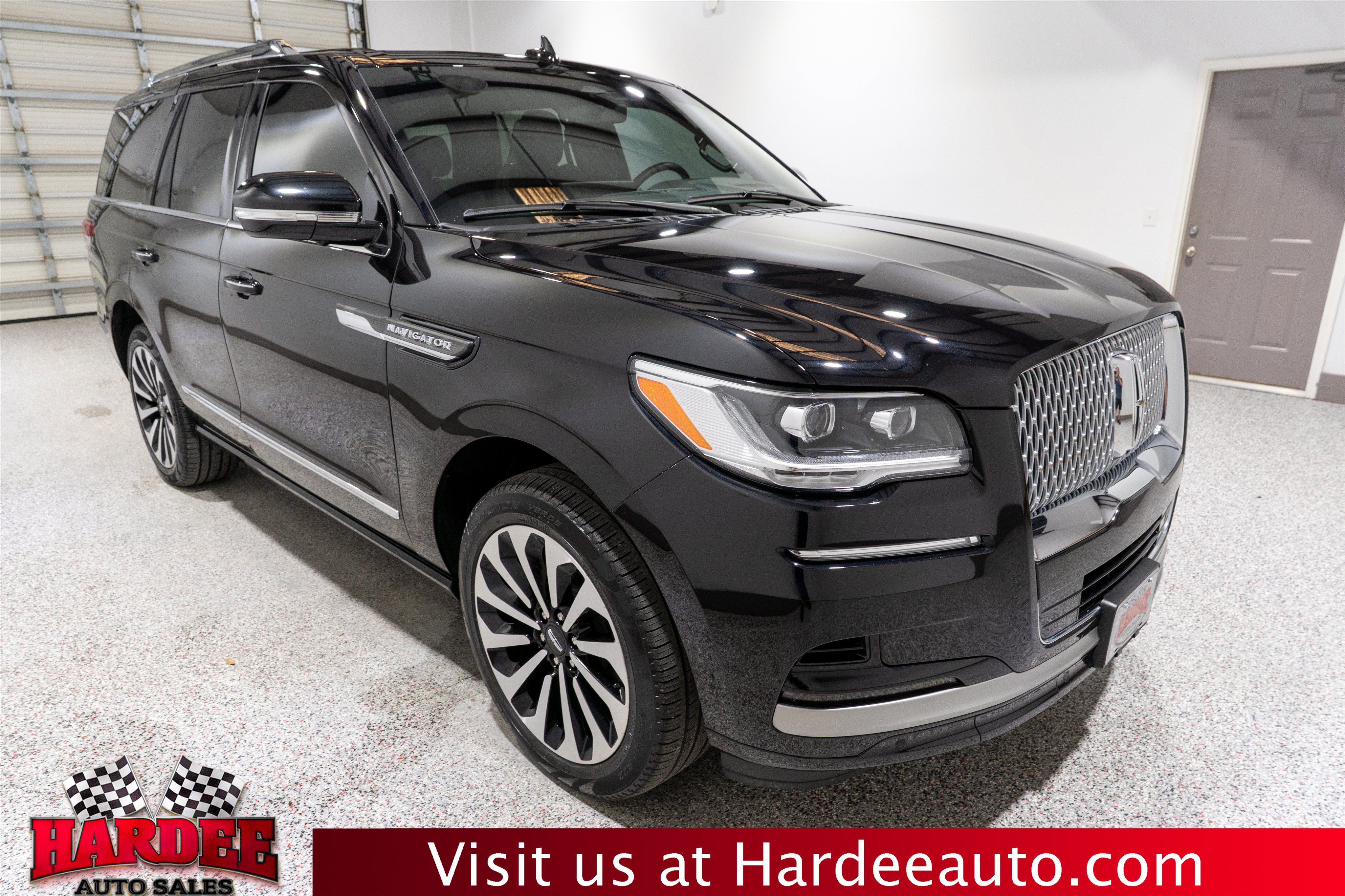 Used 2024 Lincoln Navigator Reserve AWD/4WD image 6