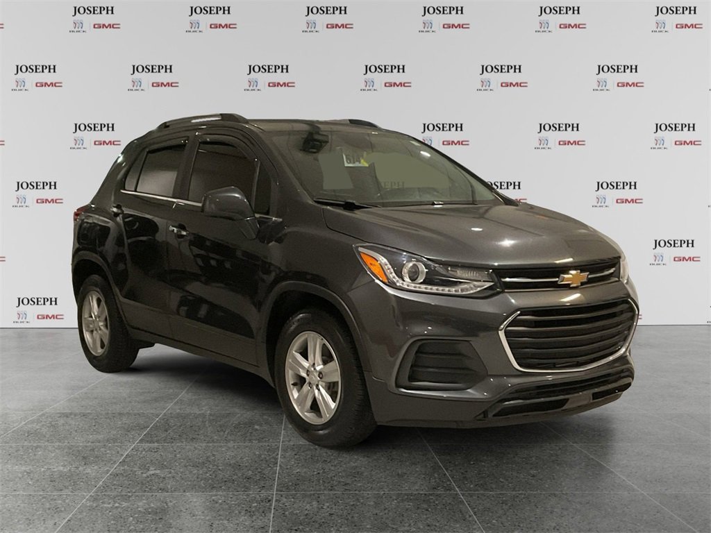 Used 2020 Chevrolet Trax LT w/ LT Convenience Package image 1