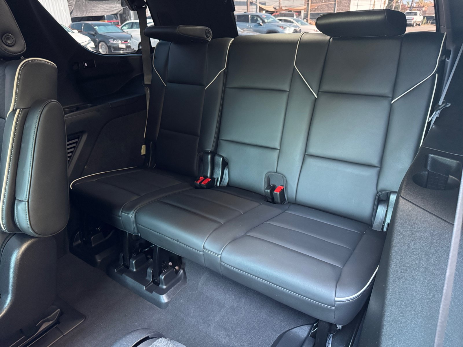 Used 2021 Cadillac Escalade Premium Luxury AWD/4WD image 18