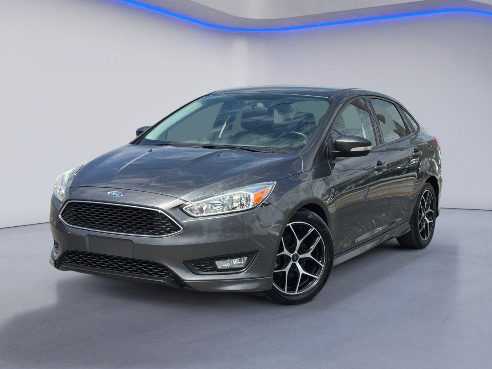 Used 2016 Ford Focus SE w/ SE Sport Package image 2