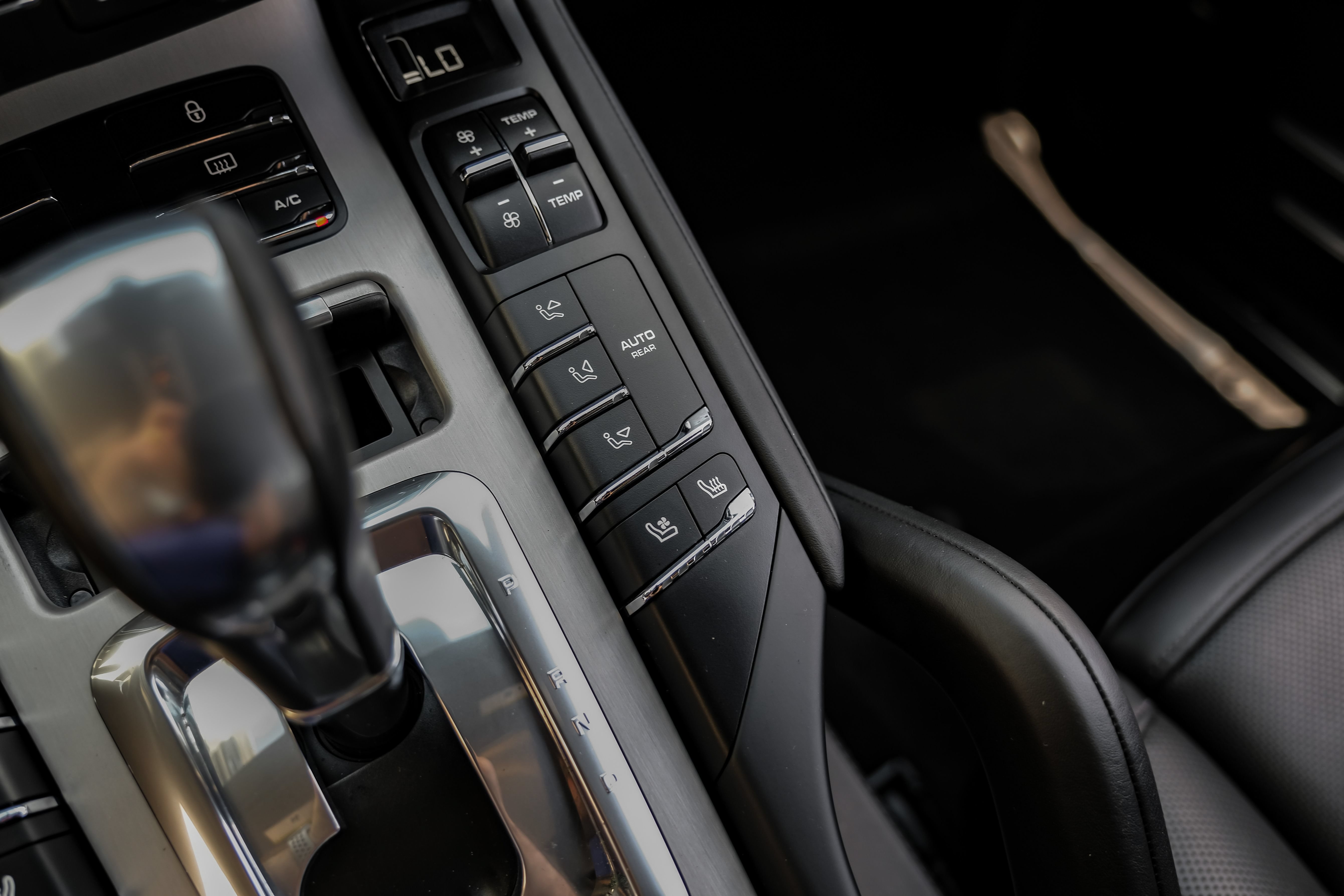 Used 2013 Porsche Cayenne Turbo AWD/4WD image 24