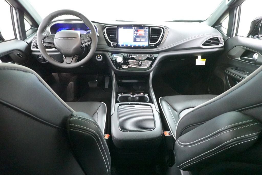 New 2027 Chrysler Pacifica Limited AWD/4WD image 9
