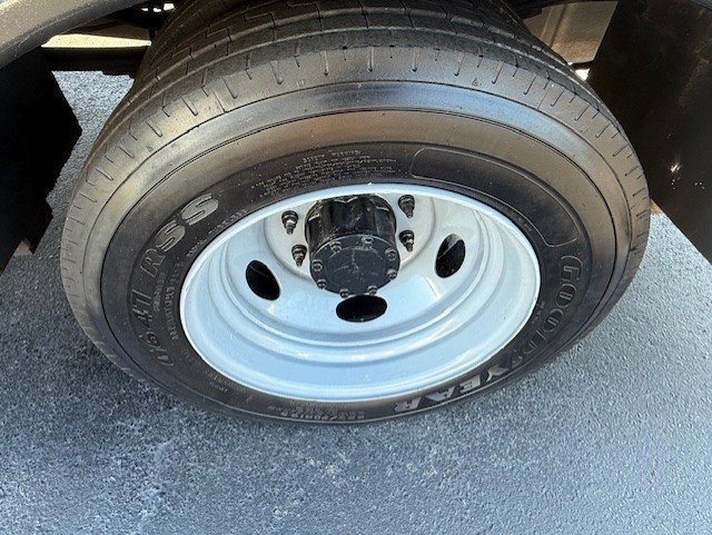 Used 2004 Ford F550 4x4 Regular Cab Super Duty image 10