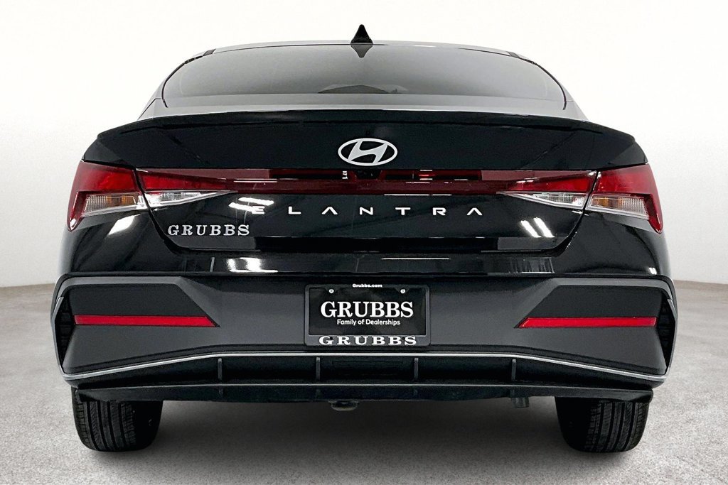 New 2026 Hyundai Elantra SEL Sport Premium FWD image 4
