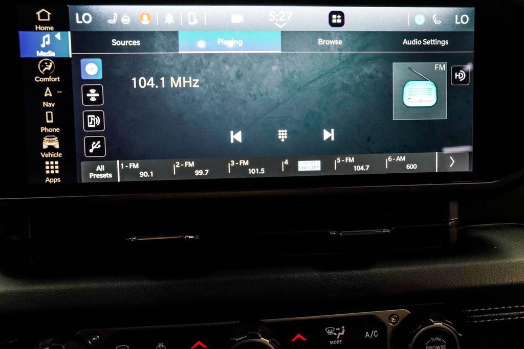 Used 2024 Jeep Gladiator Mojave AWD/4WD image 29