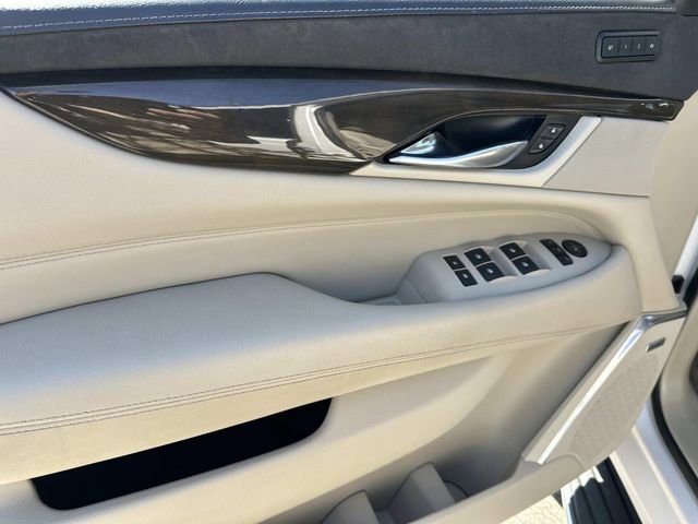 Used 2020 Cadillac Escalade Luxury AWD/4WD image 16