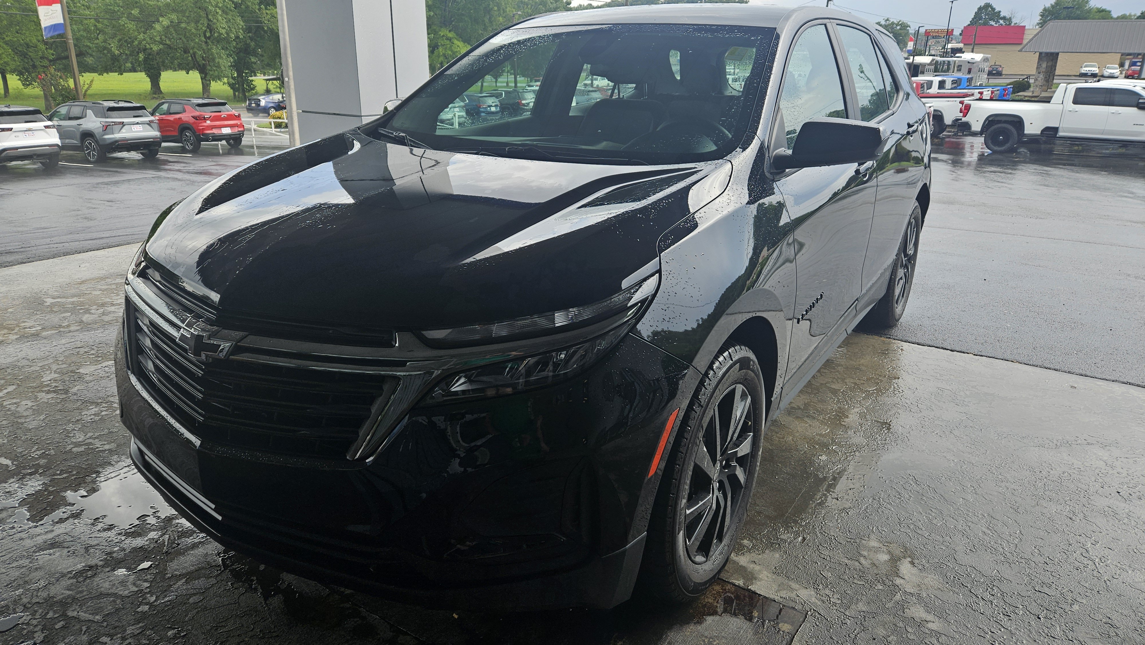 Used 2024 Chevrolet Equinox LS w/ Midnight Edition FWD image 2