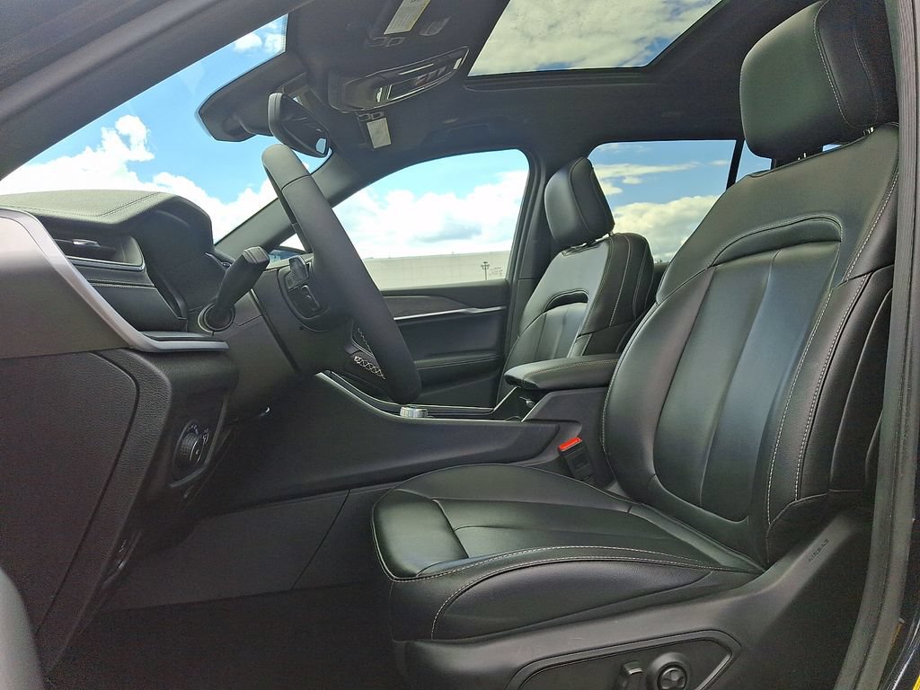 Used 2024 Jeep Grand Cherokee Limited AWD/4WD image 13