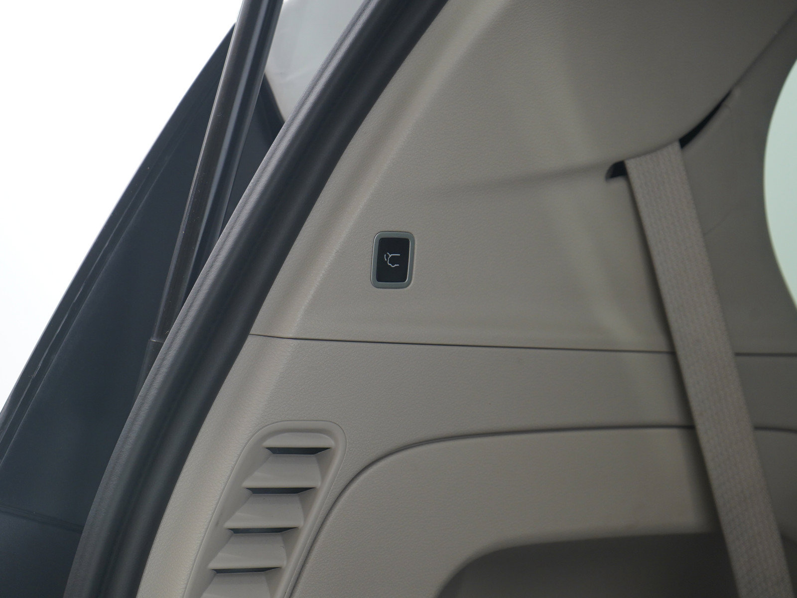 Used 2024 Chrysler Pacifica Limited FWD image 11
