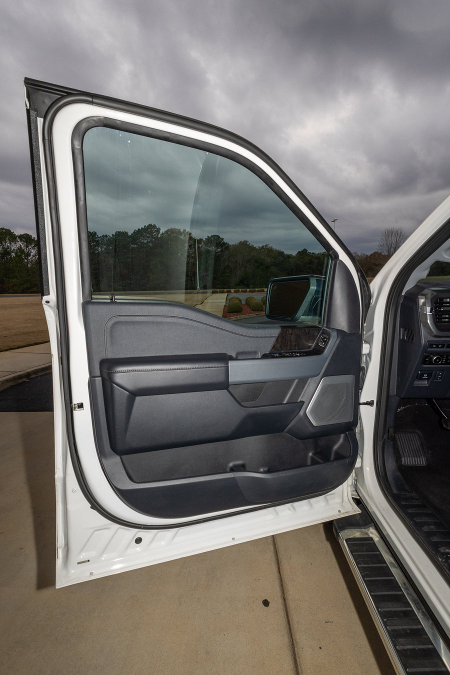 Used 2023 Ford F150 Lariat w/ Equipment Group 502A High image 9
