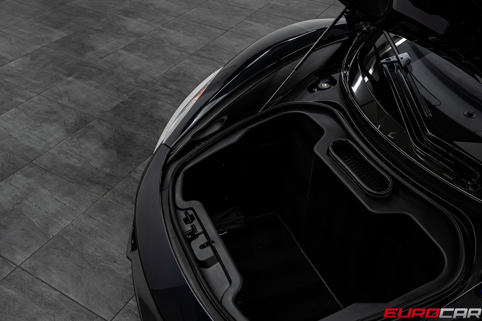 Used 2016 McLaren 675LT Spider image 13