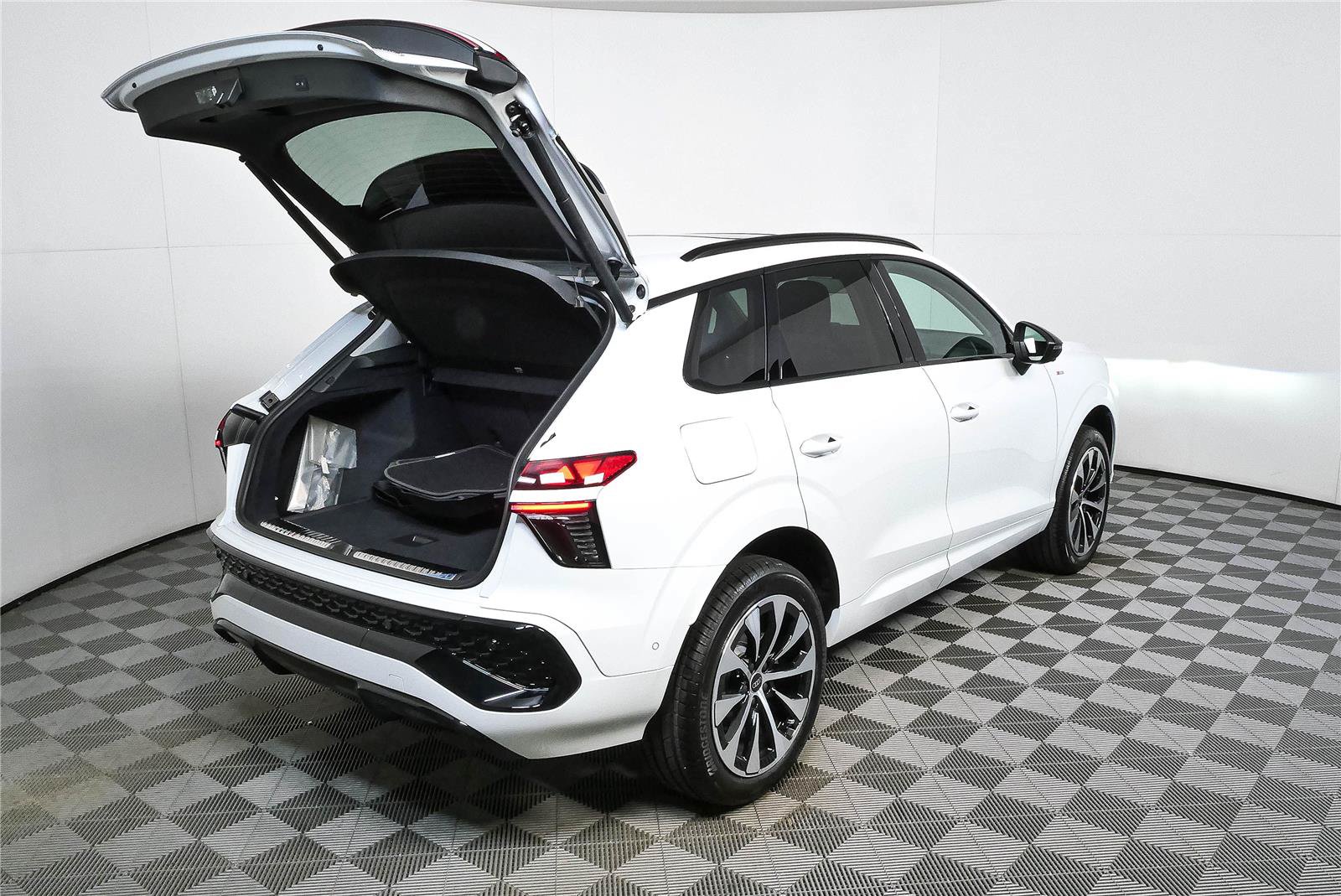 New 2026 Audi Q3 quattro 2.0T AWD/4WD image 28
