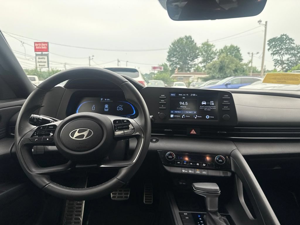 Used 2025 Hyundai Elantra Sport FWD image 19