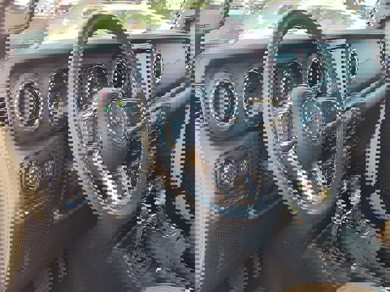 Used 2023 Jeep Wrangler Sahara w/ Cold Weather Group image 10