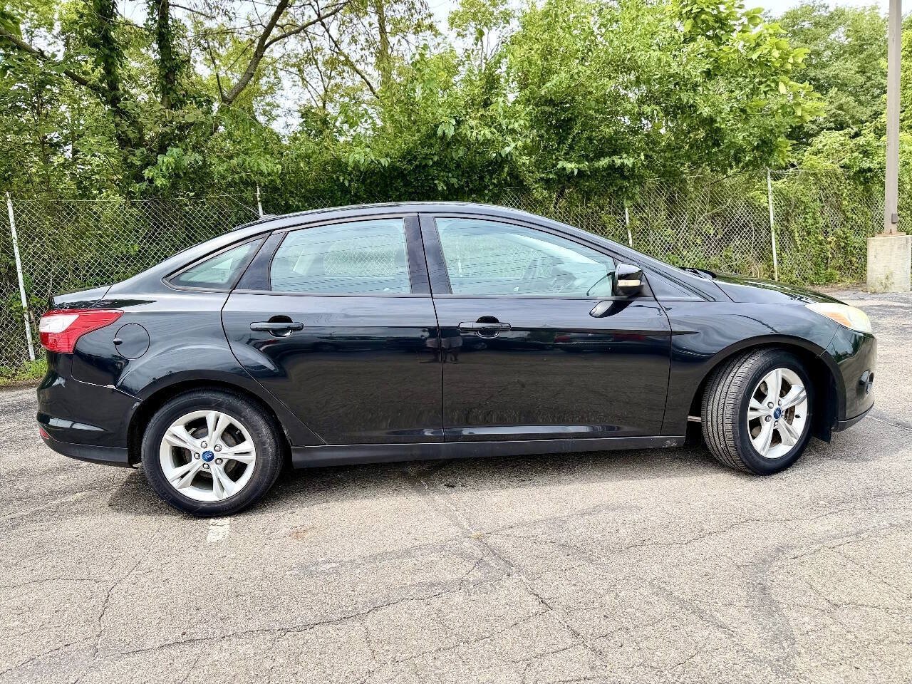 Used 2013 Ford Focus SE FWD image 2