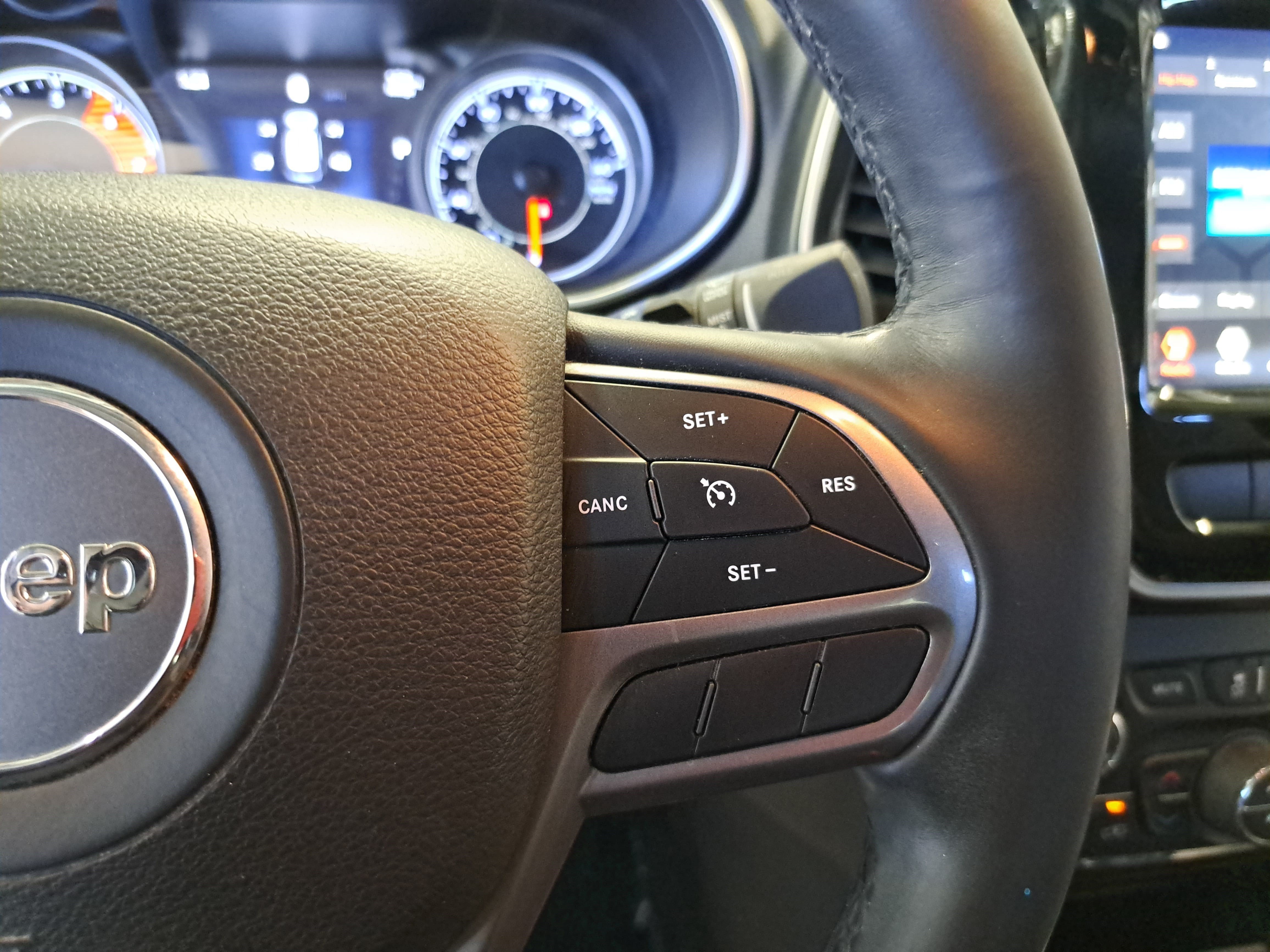 Used 2019 Jeep Cherokee Limited AWD/4WD image 18