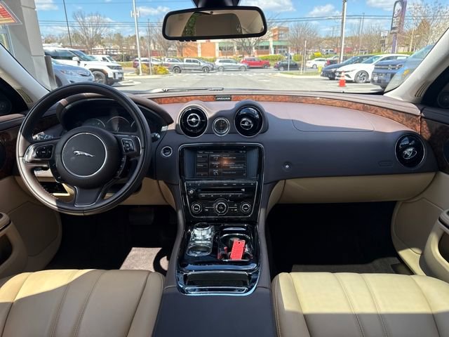 Used 2015 Jaguar XJ image 12