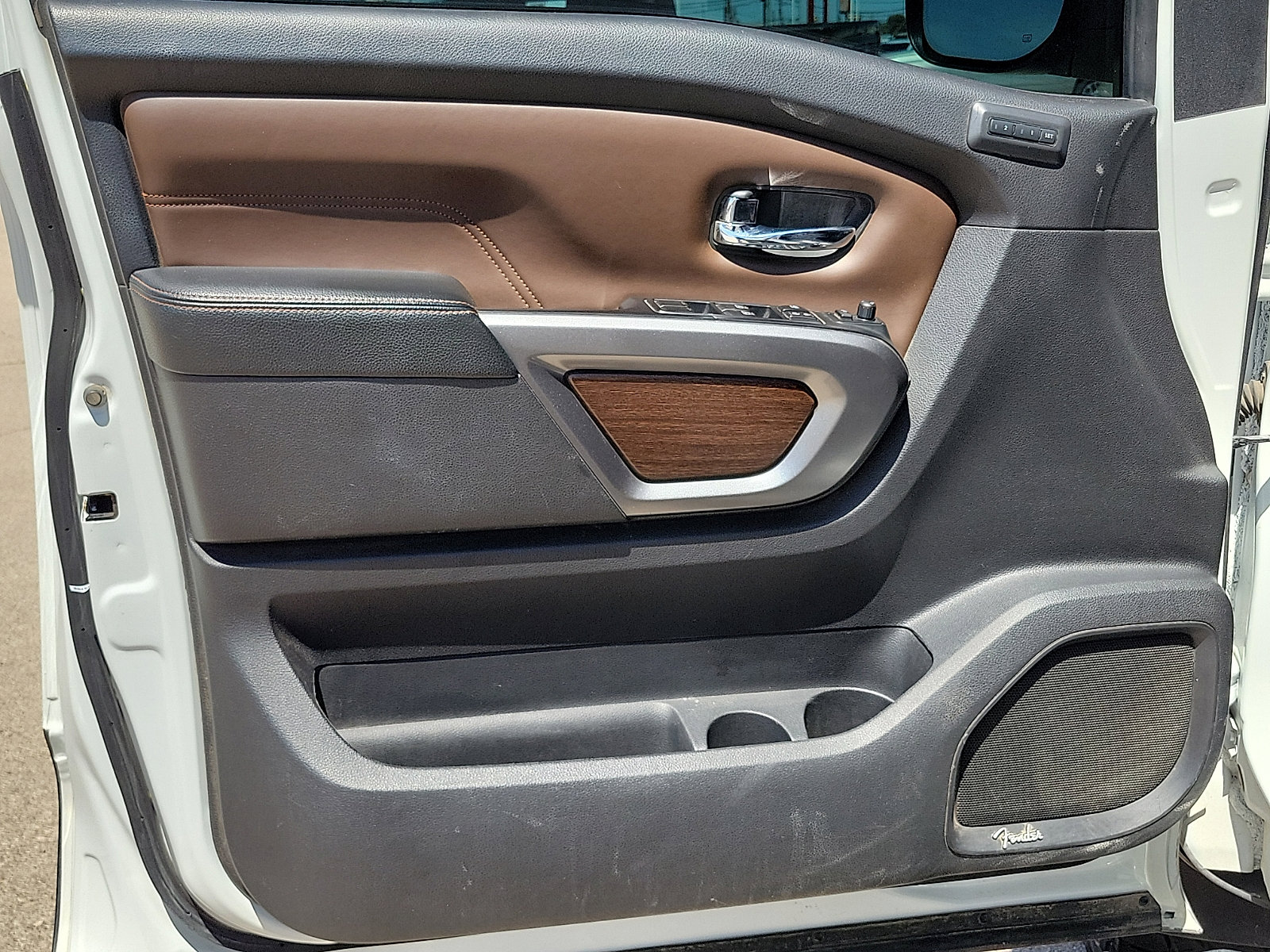 Used 2019 Nissan Titan Platinum Reserve w/ Platinum Utility Package image 11