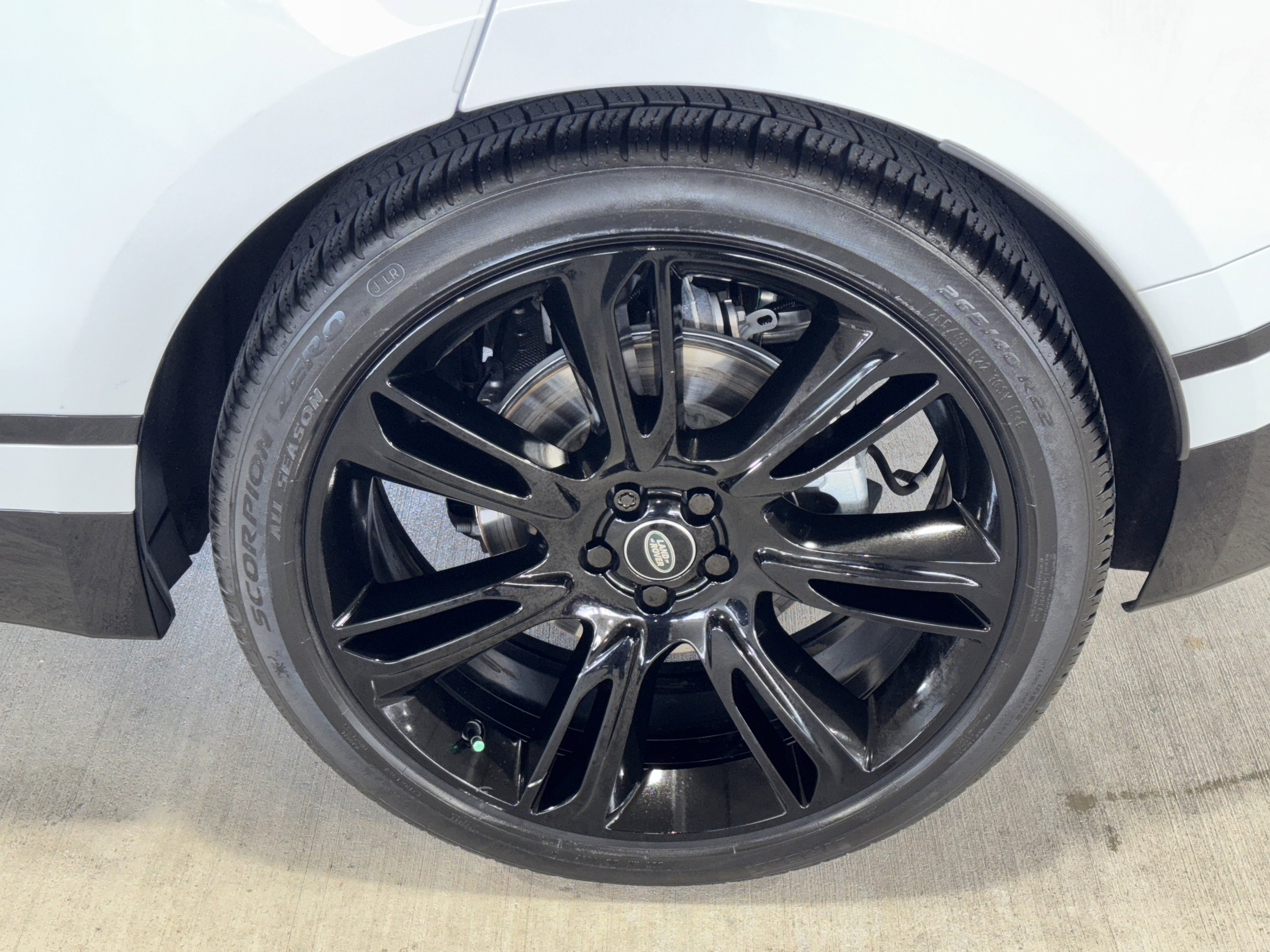 Used 2023 Land Rover Range Rover Velar R-Dynamic S image 35