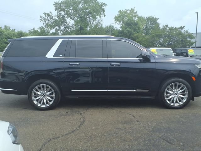 Used 2023 Cadillac Escalade ESV Premium Luxury AWD/4WD image 4