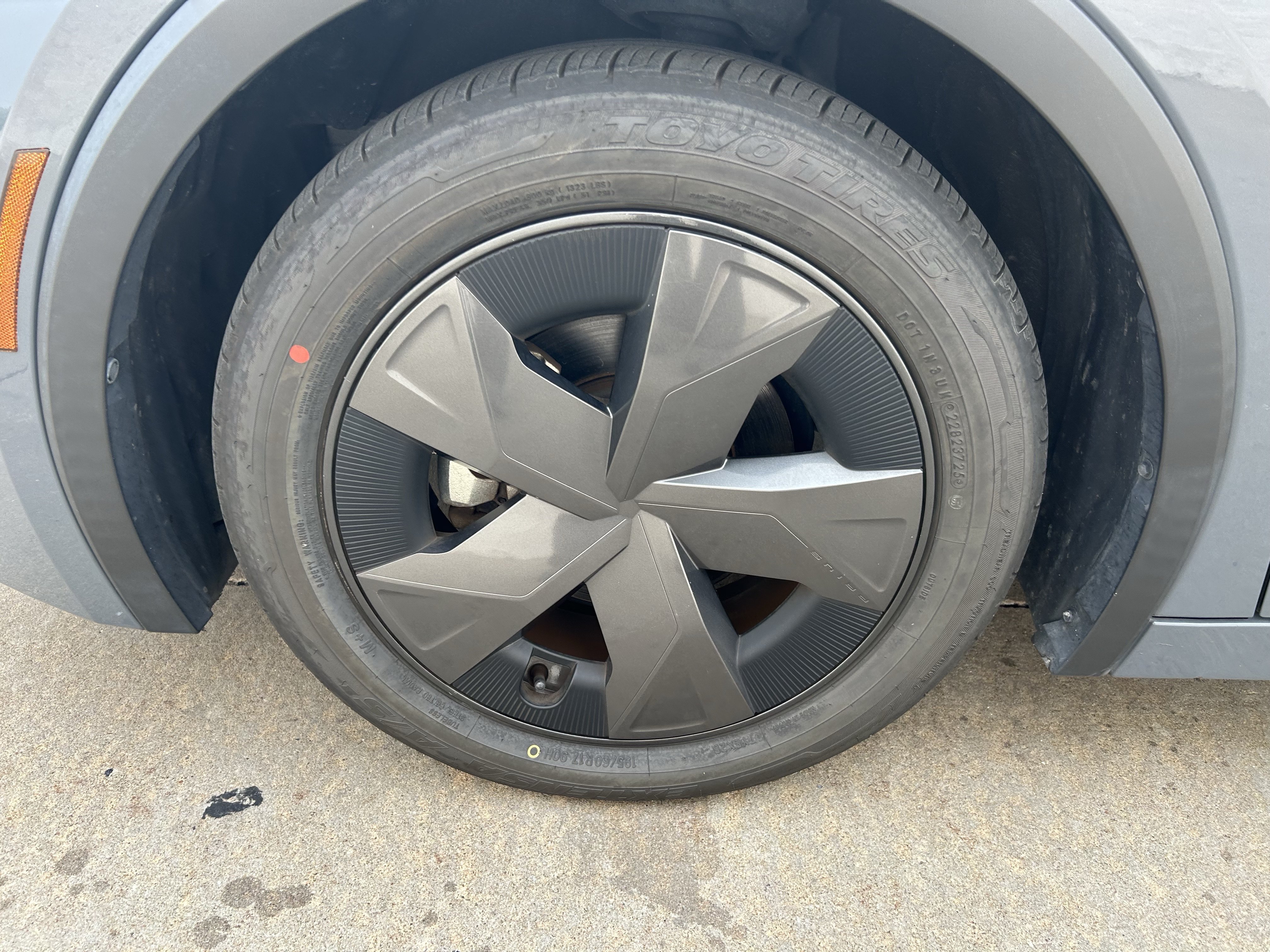 Used 2024 Toyota Prius LE FWD image 11