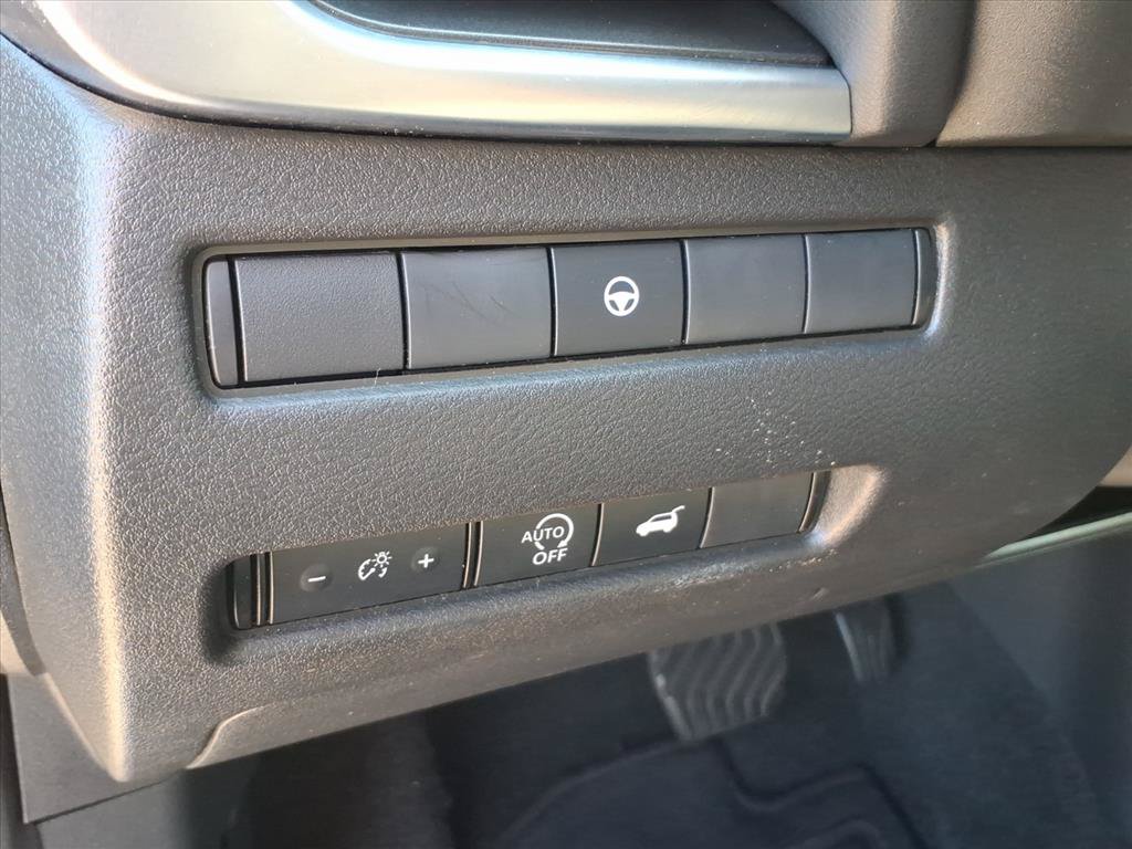 Used 2025 Nissan Rogue SV FWD image 21
