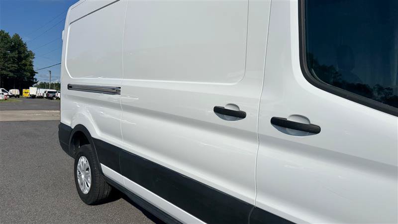 Used 2023 Ford E-Transit Medium Roof RWD image 19