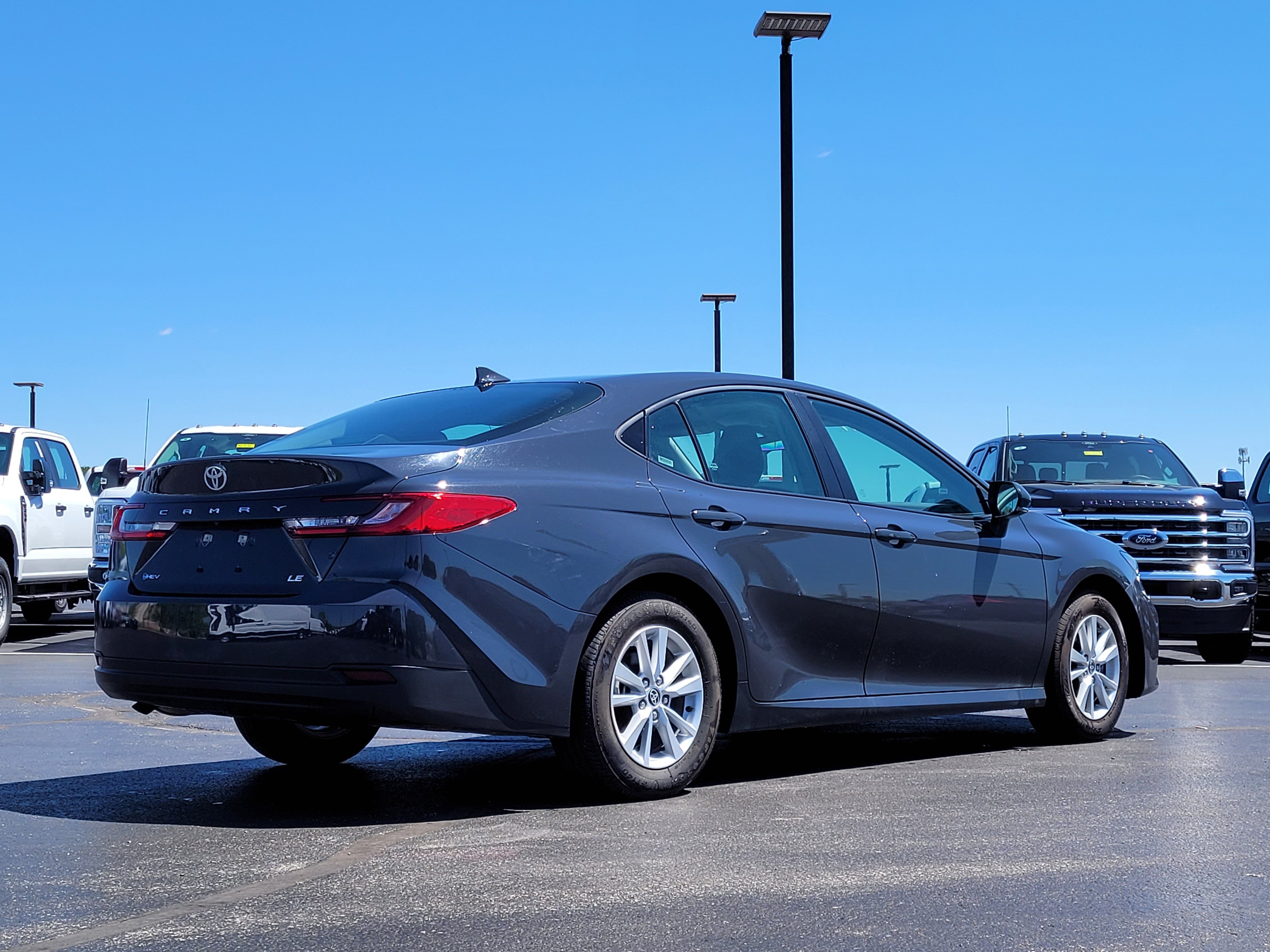 Used 2025 Toyota Camry SE FWD image 4